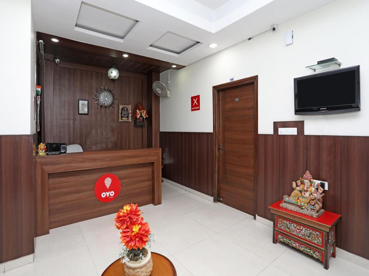 Oyo 680 Hotel Ranjana Heritage Λάκναου Εξωτερικό φωτογραφία