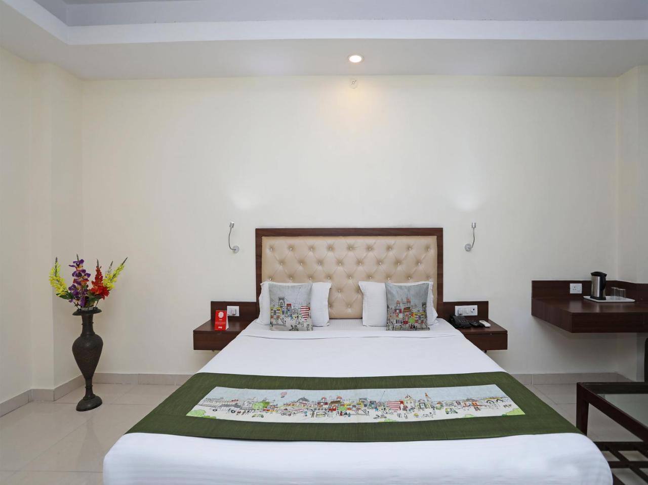 Oyo 680 Hotel Ranjana Heritage Λάκναου Εξωτερικό φωτογραφία