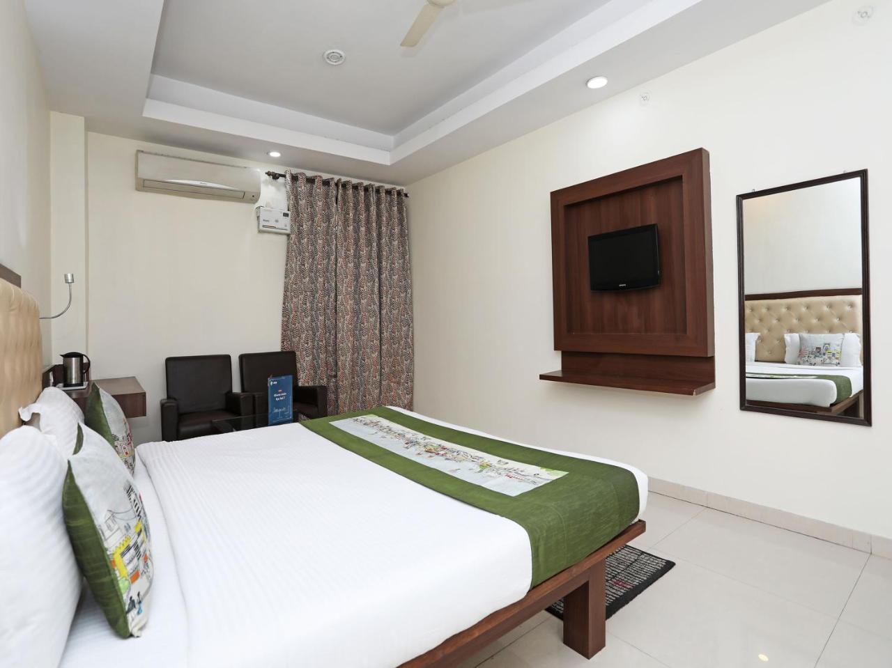 Oyo 680 Hotel Ranjana Heritage Λάκναου Εξωτερικό φωτογραφία