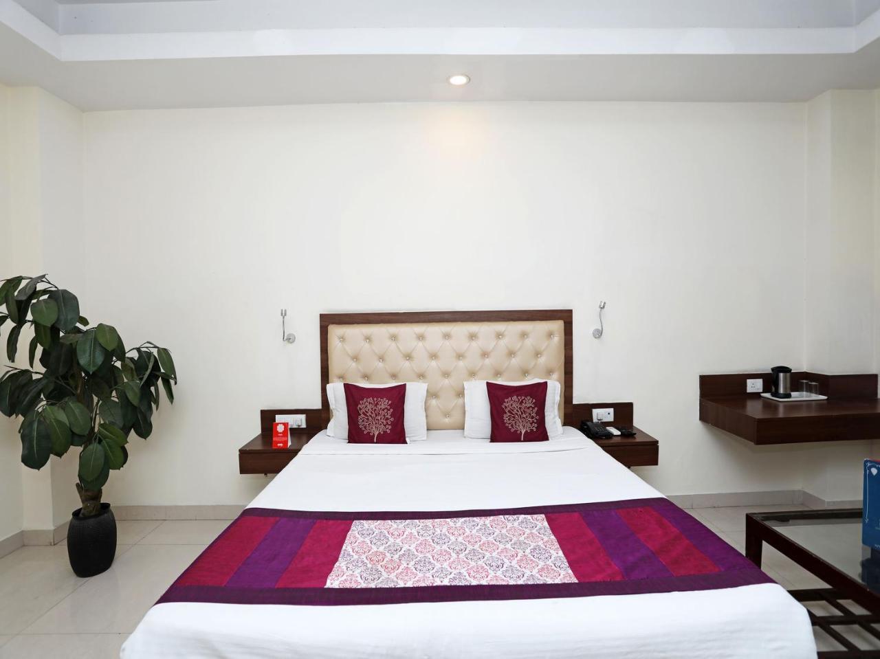 Oyo 680 Hotel Ranjana Heritage Λάκναου Εξωτερικό φωτογραφία