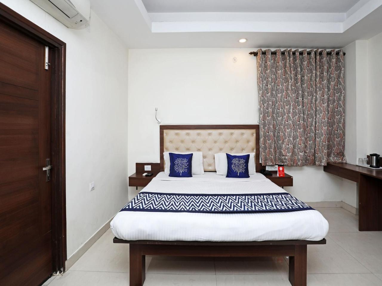 Oyo 680 Hotel Ranjana Heritage Λάκναου Εξωτερικό φωτογραφία