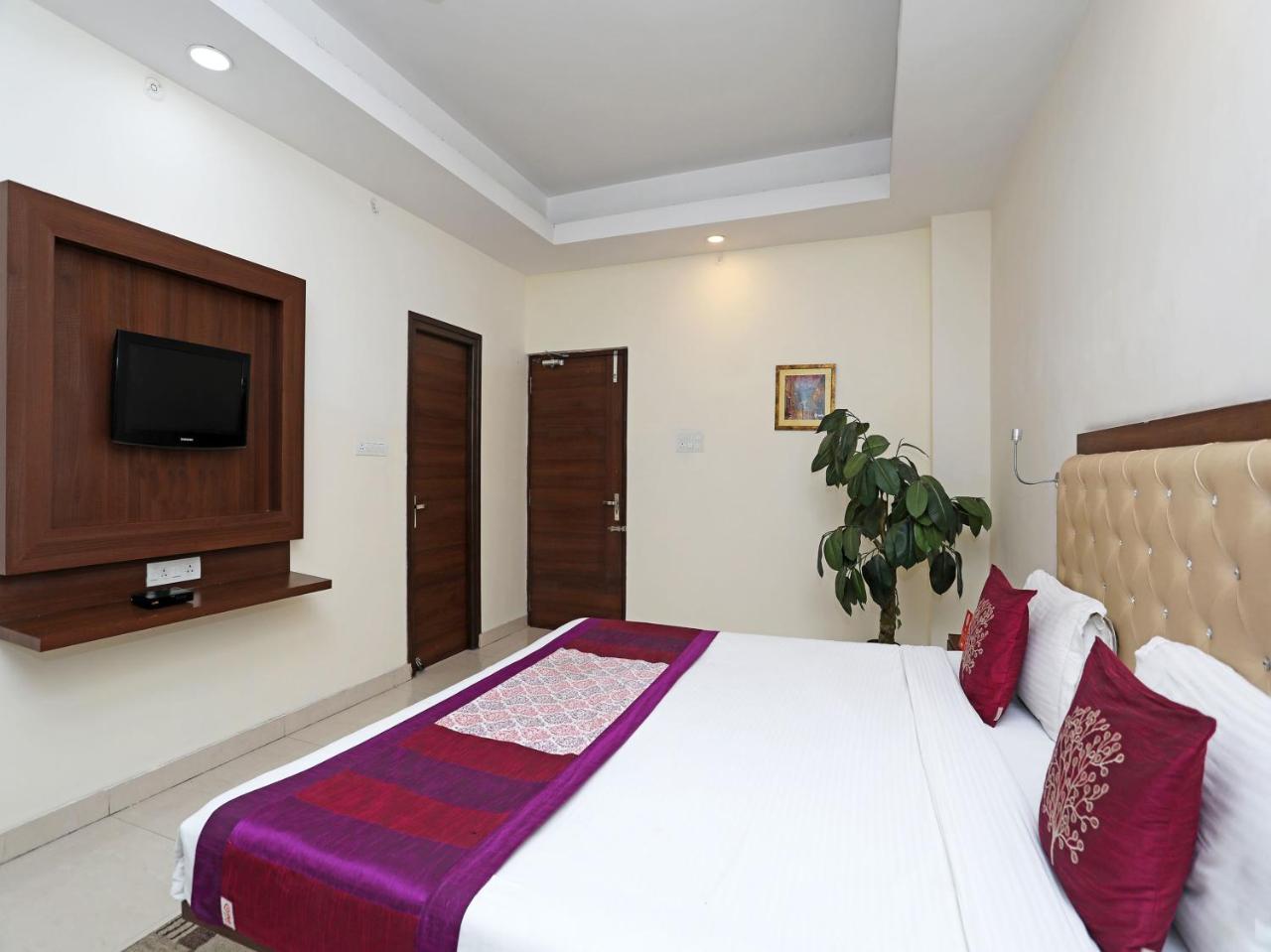 Oyo 680 Hotel Ranjana Heritage Λάκναου Εξωτερικό φωτογραφία