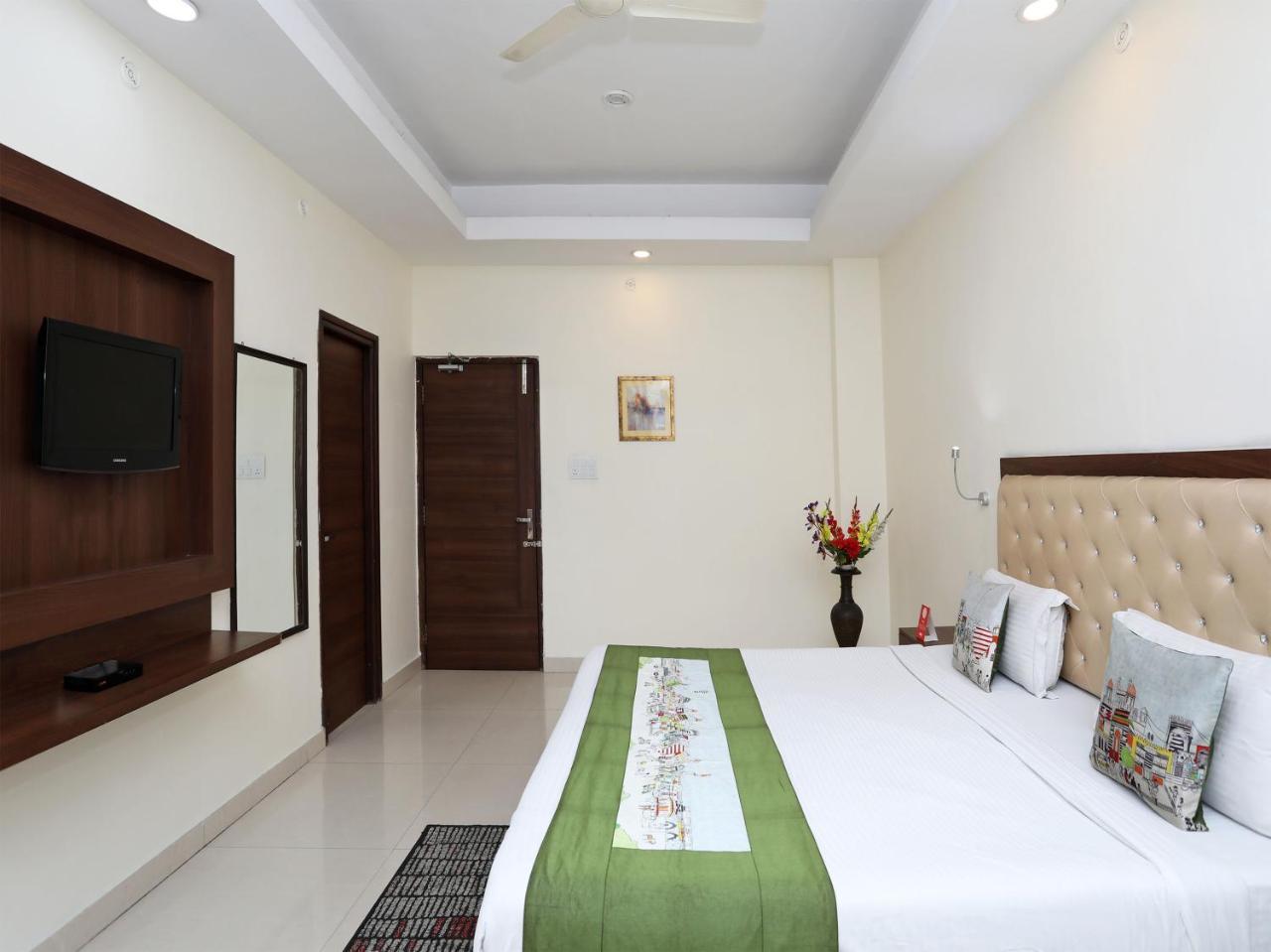 Oyo 680 Hotel Ranjana Heritage Λάκναου Εξωτερικό φωτογραφία